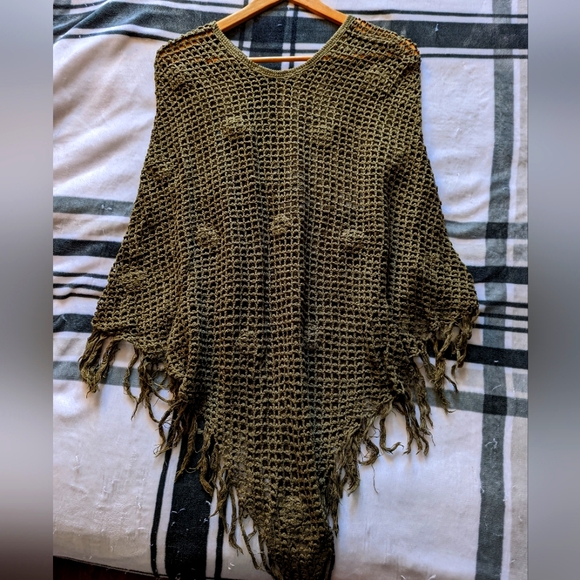 Poncho/Shawl - Picture 3 of 3